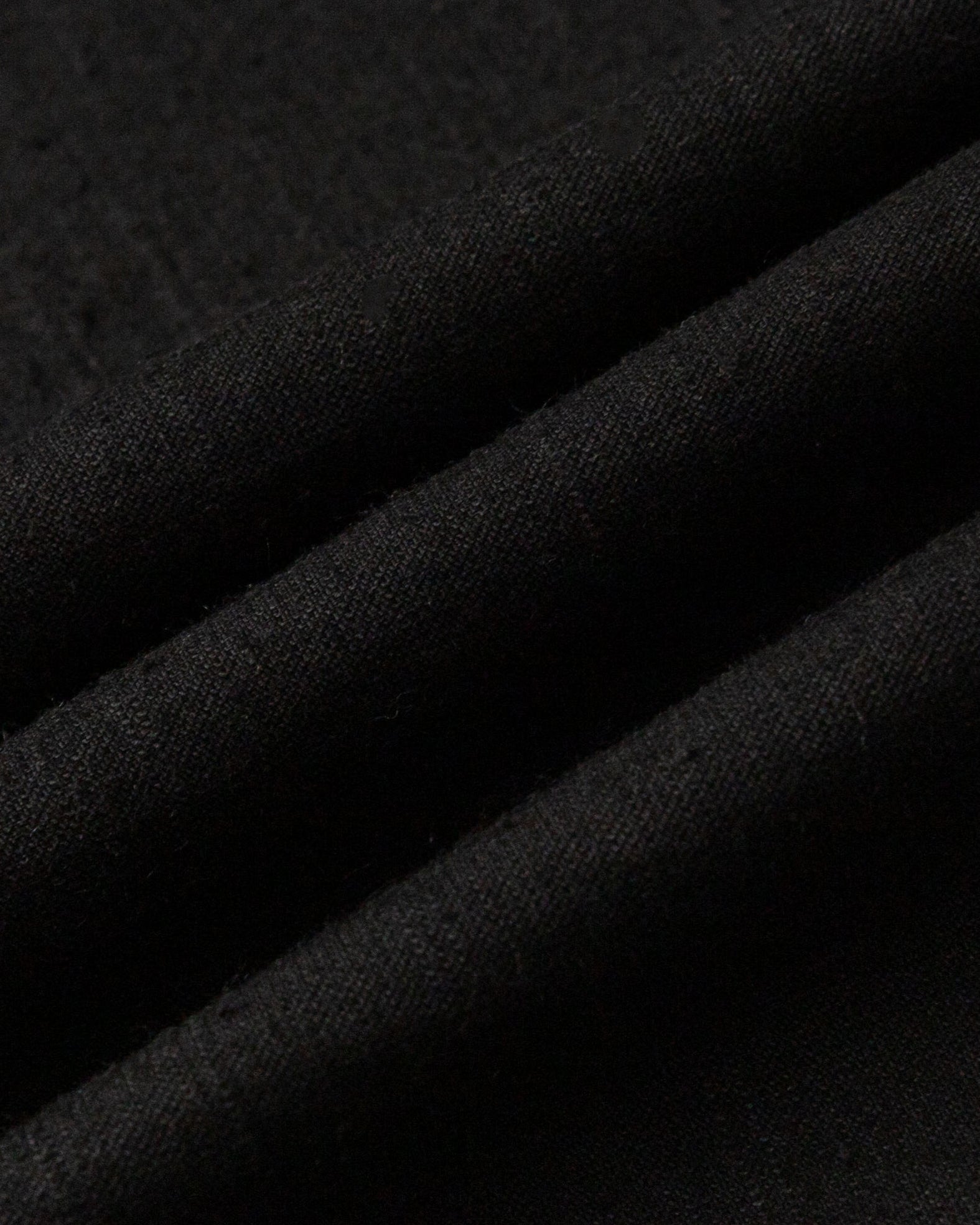 Close-up of the hemp–organic cotton fabric of Aella Pants (black), highlighting breathable natural fibers.