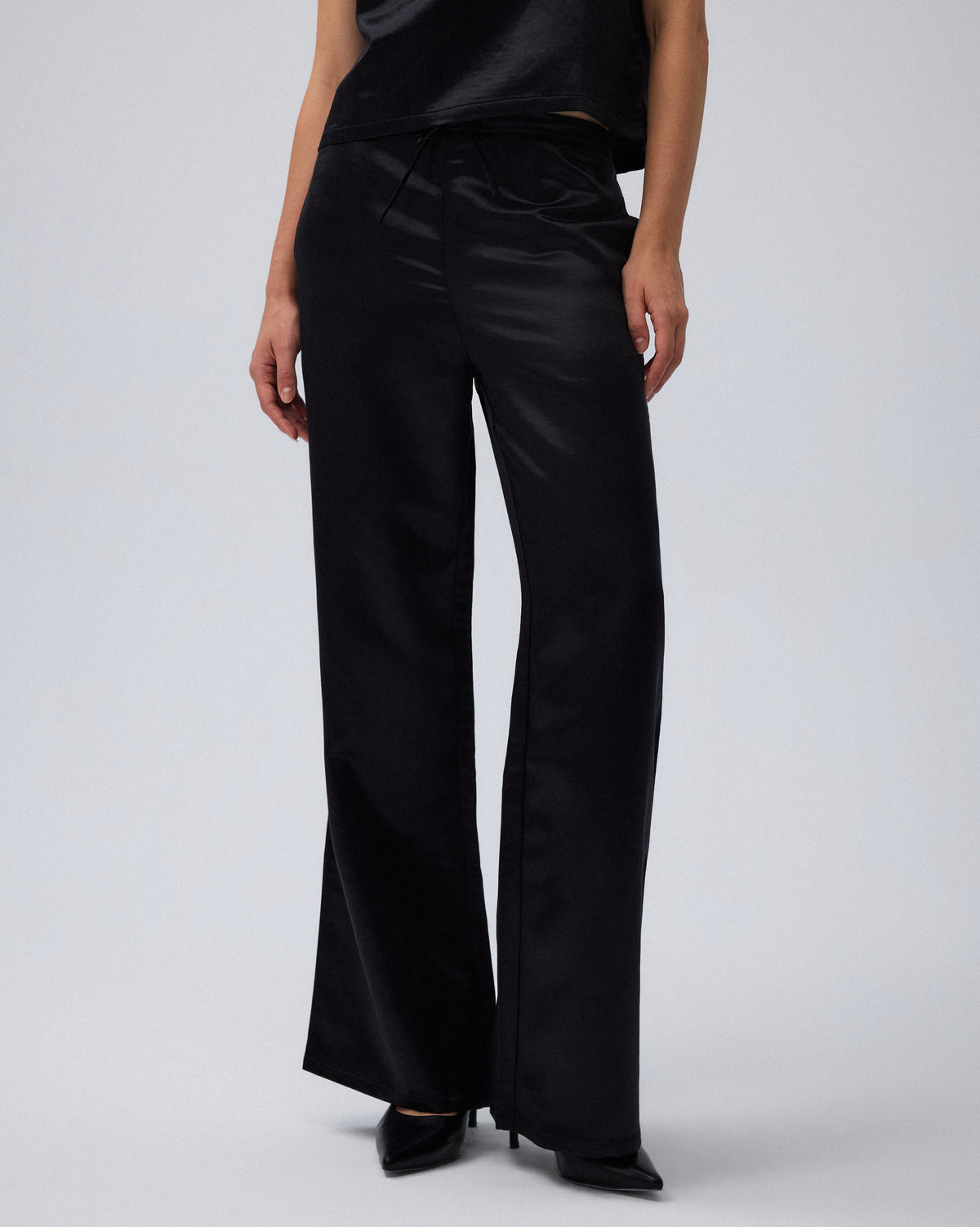 Juana Aven Wide Leg Pants in Black (hemp–silk) detail view showing the handcrafted drawstring and deep side pocket.
