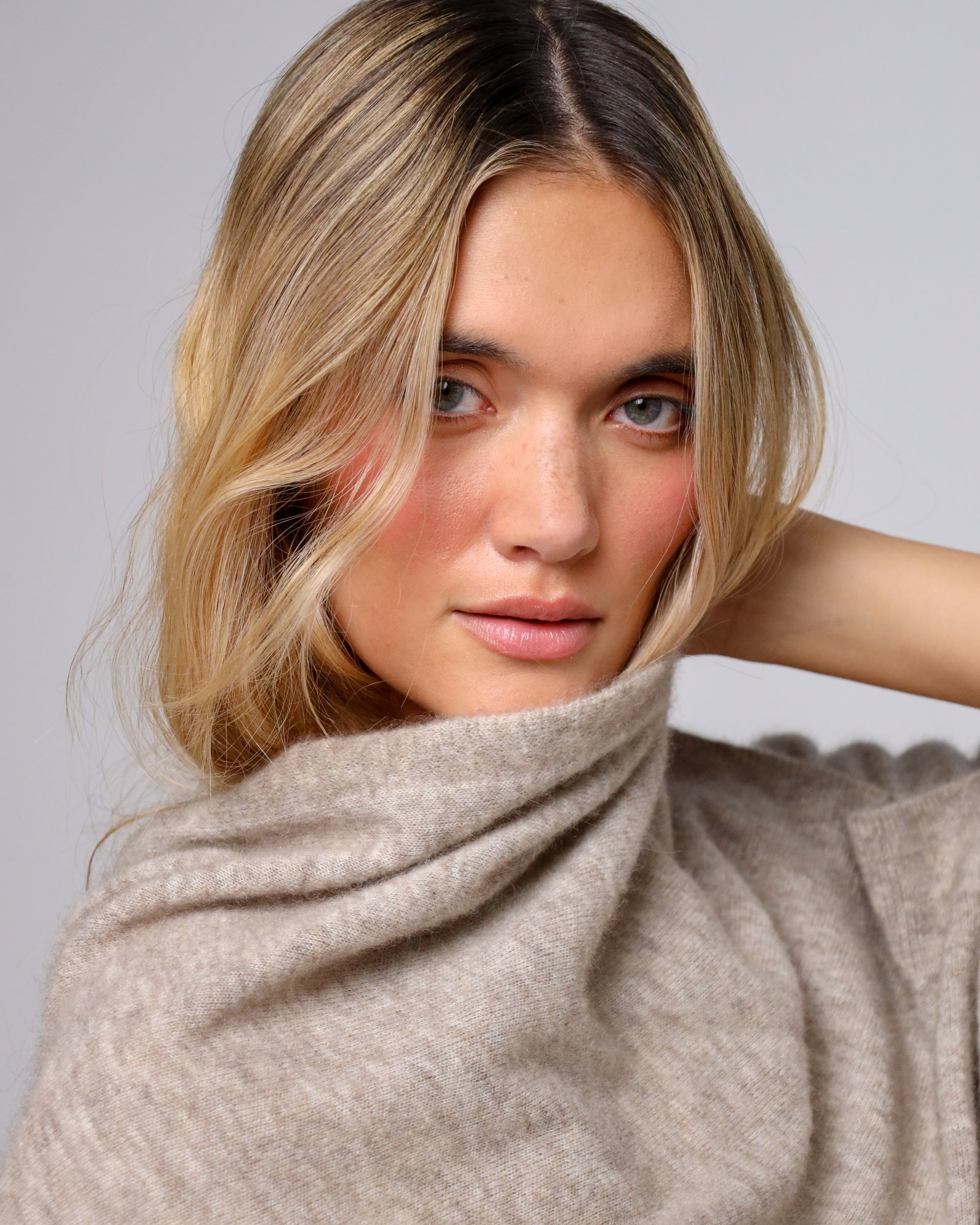 Detail shot of edge finish and knit texture on Juana Cashmere Cape (oatmeal), emphasizing quality.