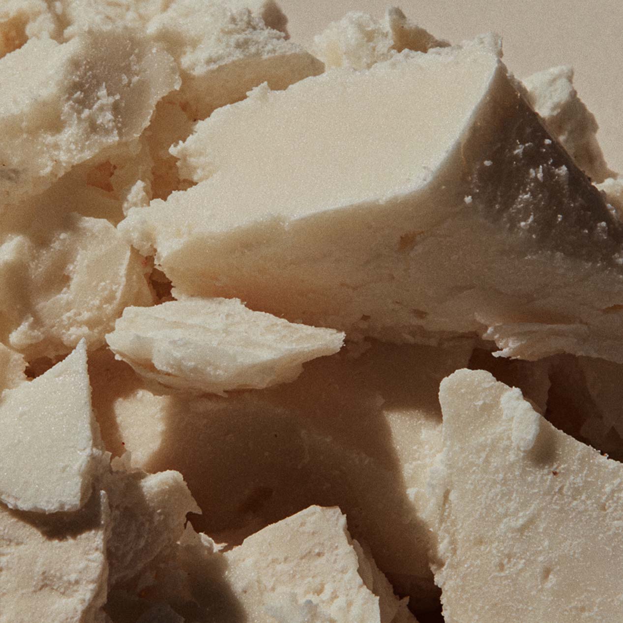 Juana raw coconut-apricot wax close-up, paraffin-free, smooth and even burn, non-toxic, sustainably sourced for clean, conscious candle care.