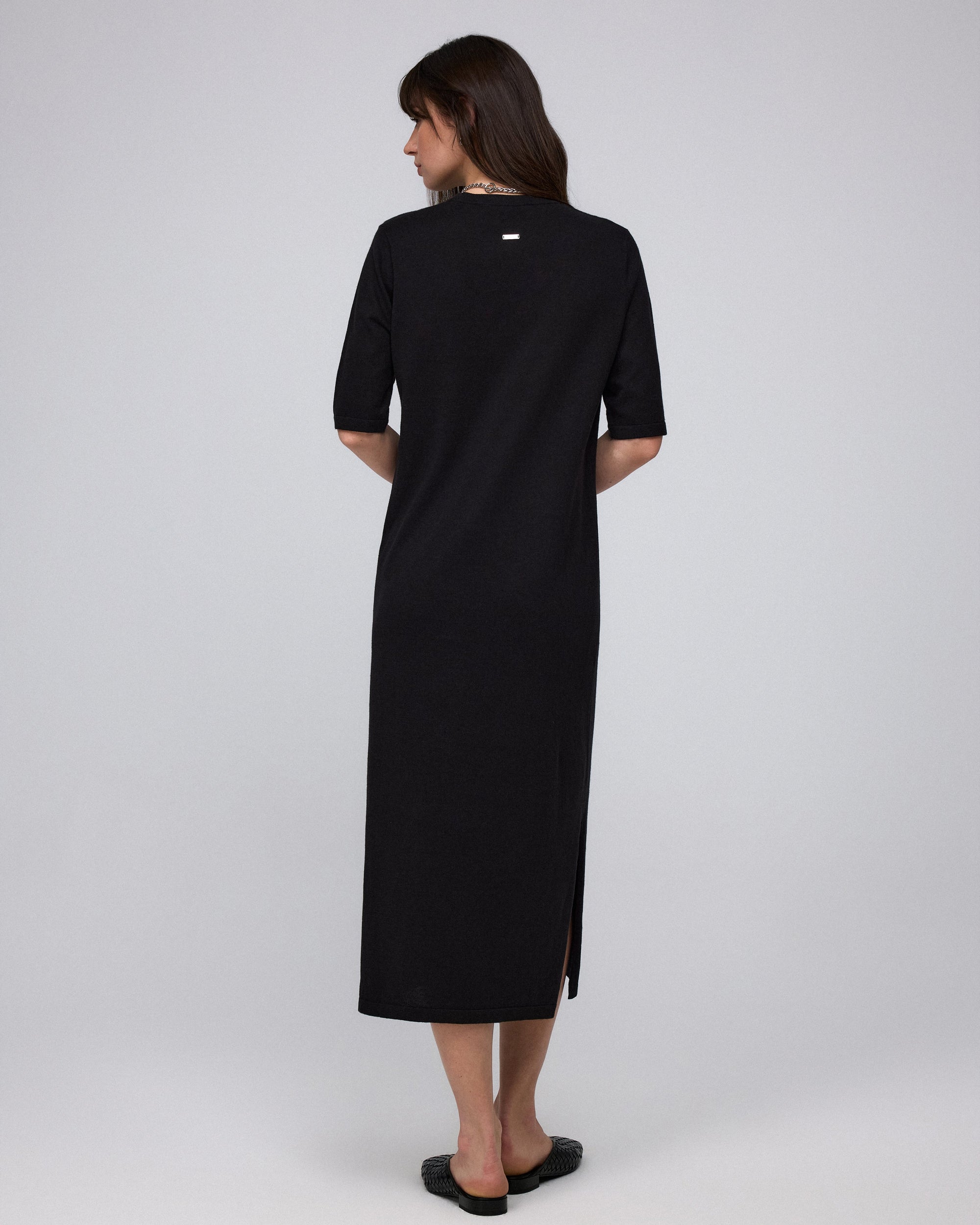 Juana Elara Short Sleeve Maxi Dress black (hemp–cotton) back model view