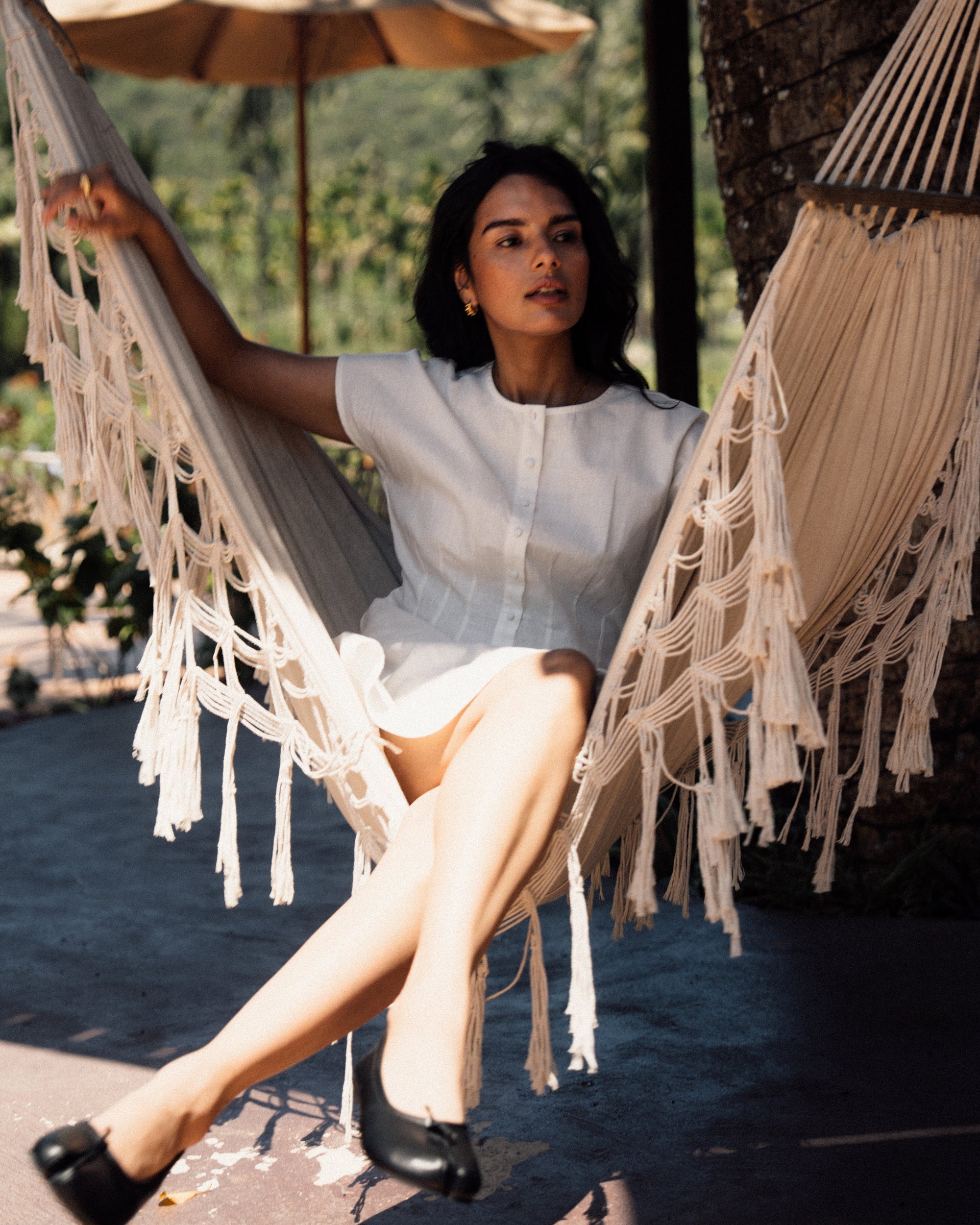 Juana Flora Pleated Shirt Dress White (Tencel–cotton–hemp blend) lifestyle image in nature