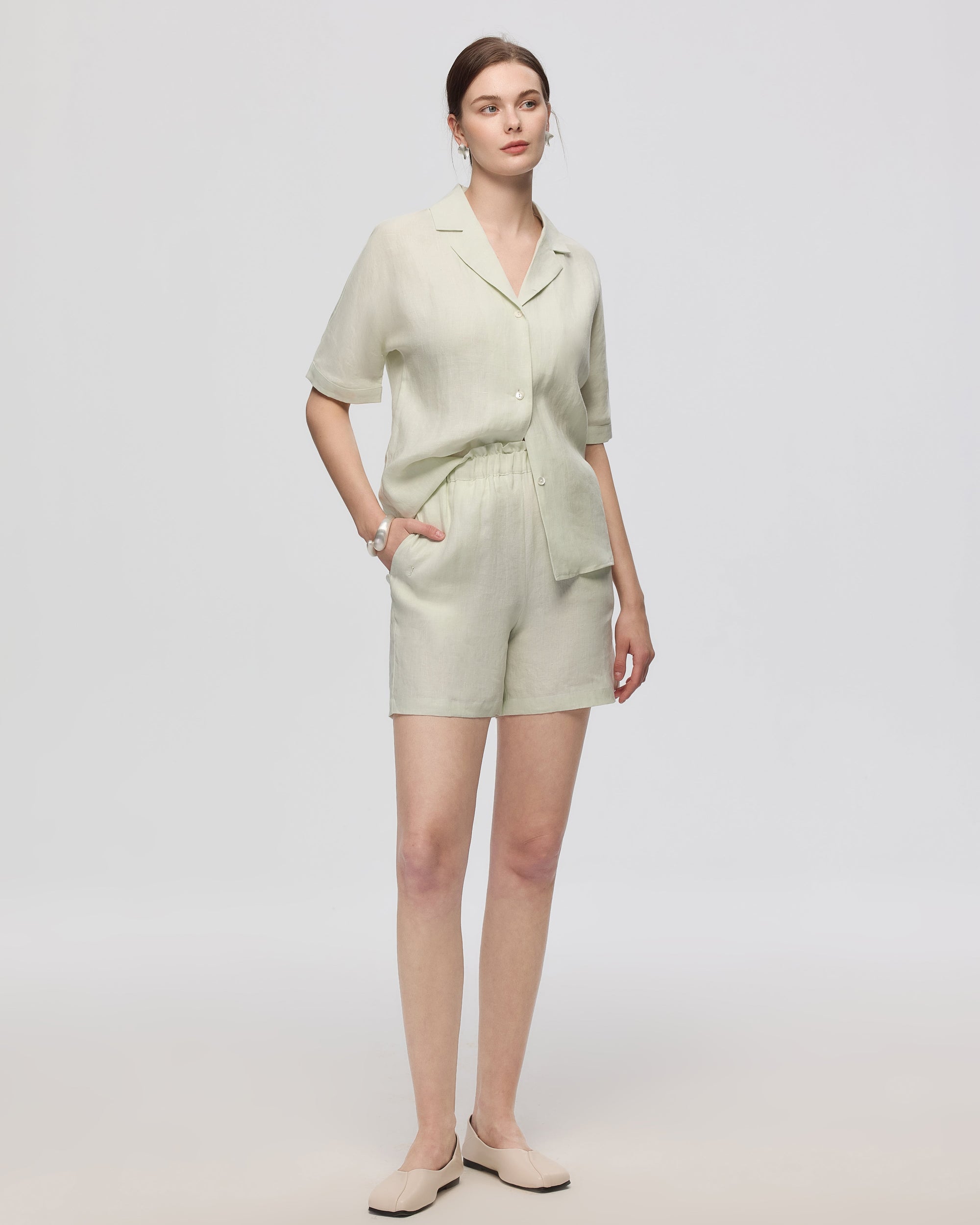 Juana Hemp Camp Shirt mint (hemp) on model showing open collar and short sleeve shape