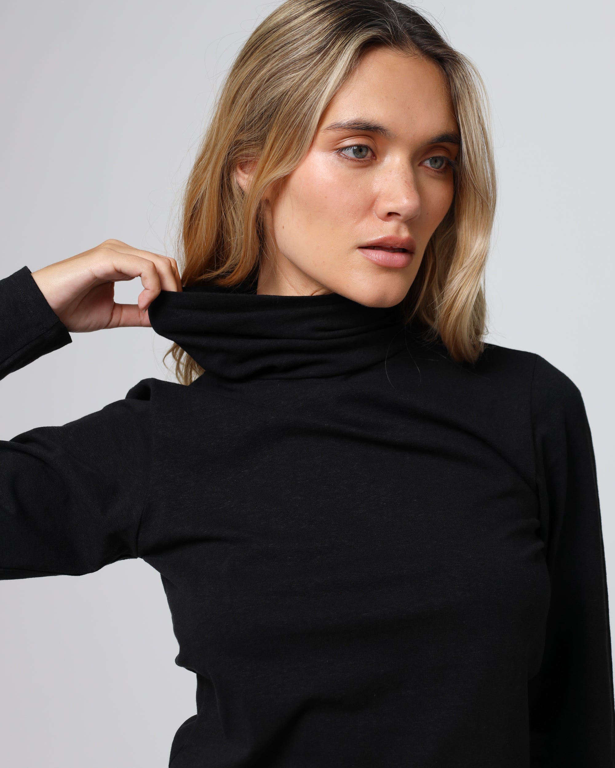 Detail shot of the mockneck collar and shoulder seam on the Hemp Essentials Mockneck (black).