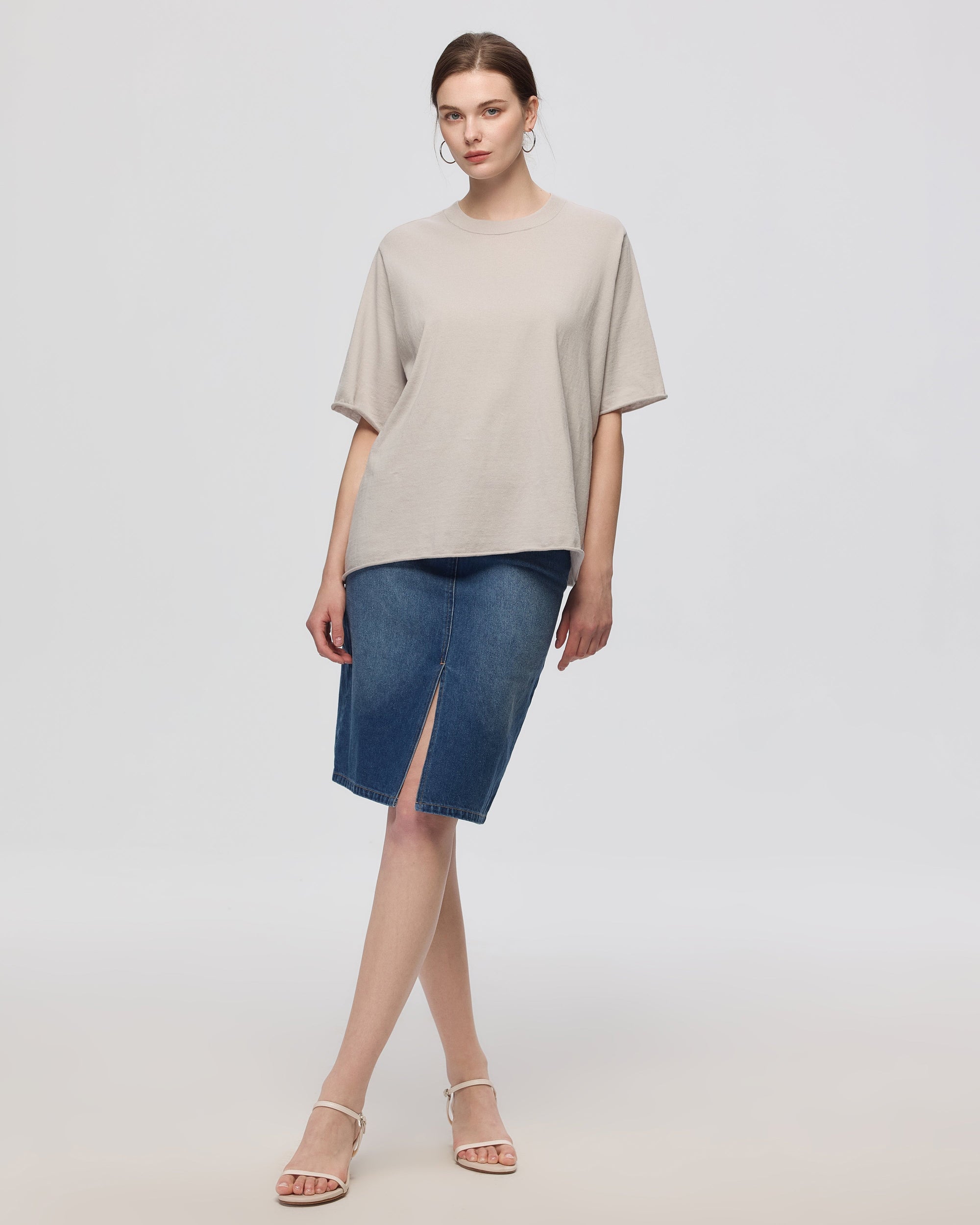 Juana Hemp Essentials Sweater Knit Tee gray (sustainable cotton–hemp) complete look on model showing boxy silhouette and clean styling