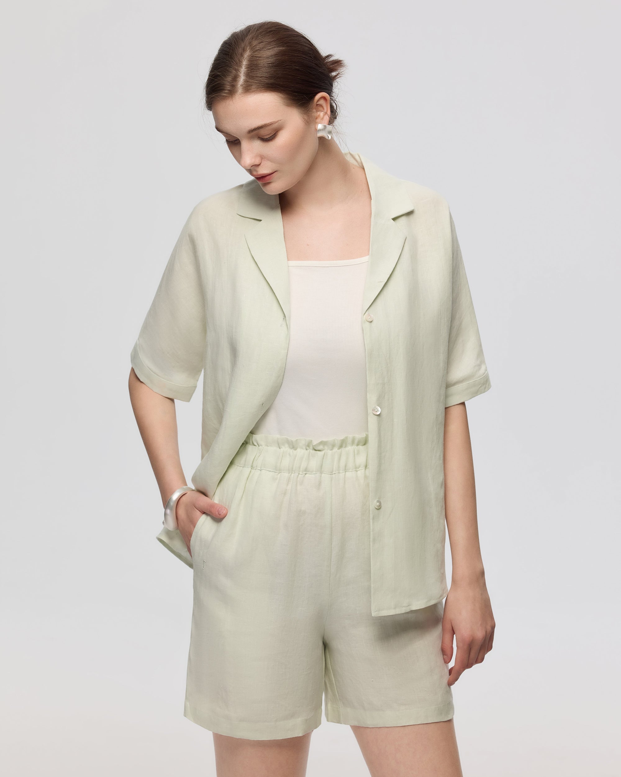 Juana Hemp Pull-on Shorts light mint (hemp–hemp) on model showing relaxed leg opening