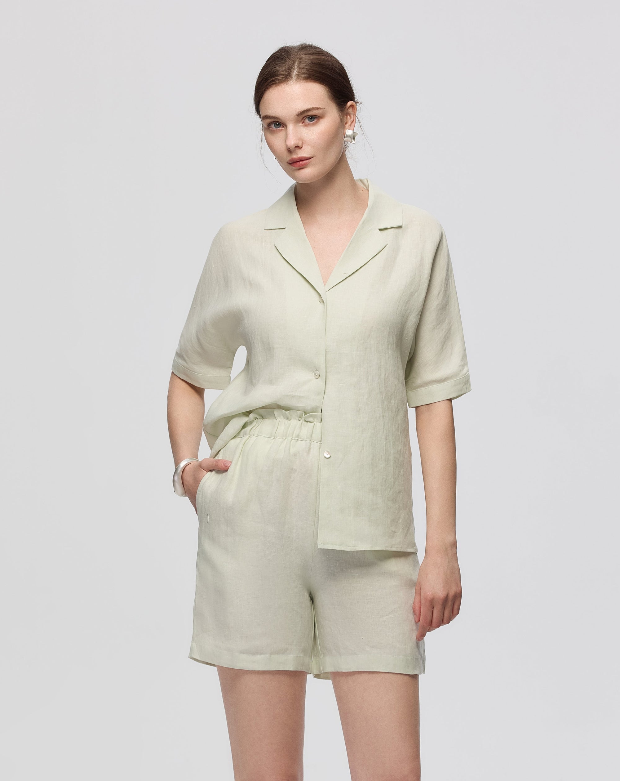 Juana Hemp Pull-on Shorts light mint (hemp–hemp) on model showing elastic waistband fit