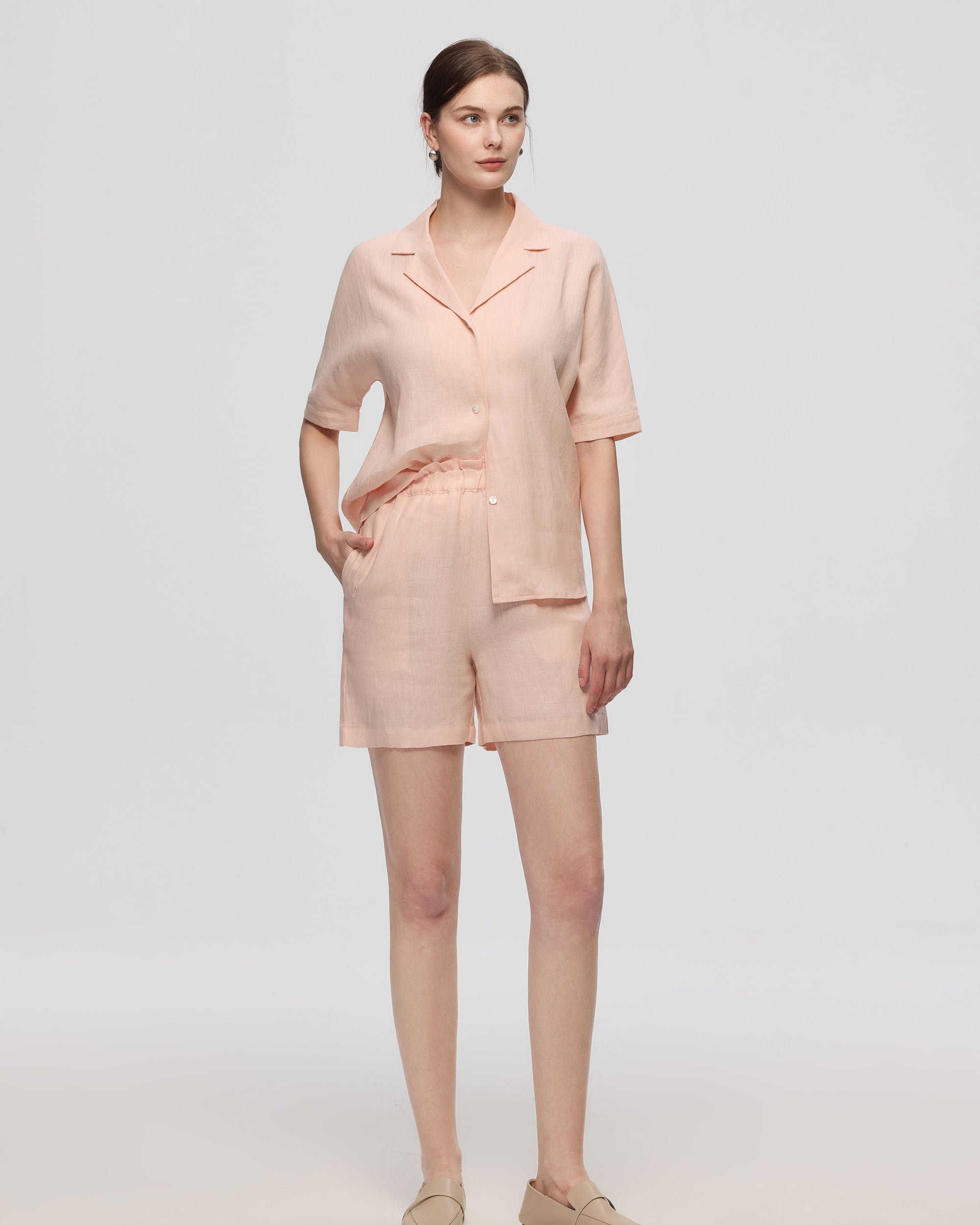 Juana Hemp Pull-on Shorts peach (hemp–hemp) on model styled for warm-weather daywear