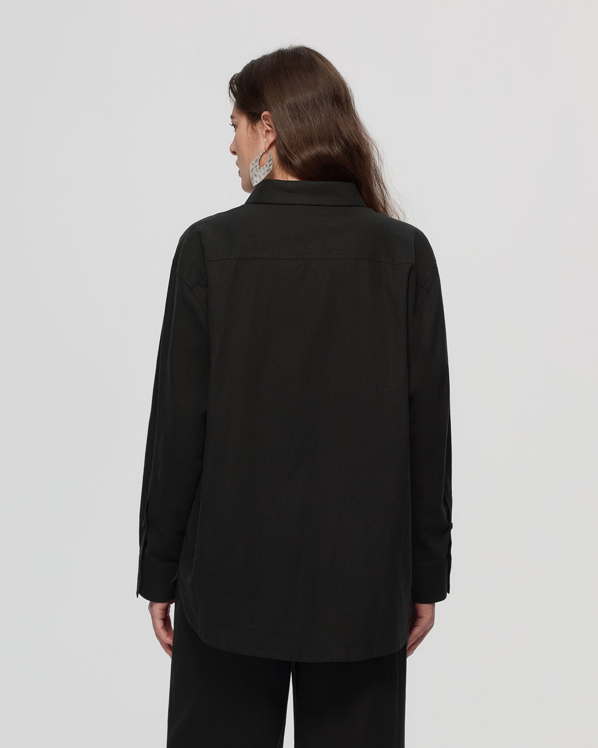 Juana Lyricist Natural Oversized Shirt Black (sustainable hemp–cotton blend) back view oversized silhouette