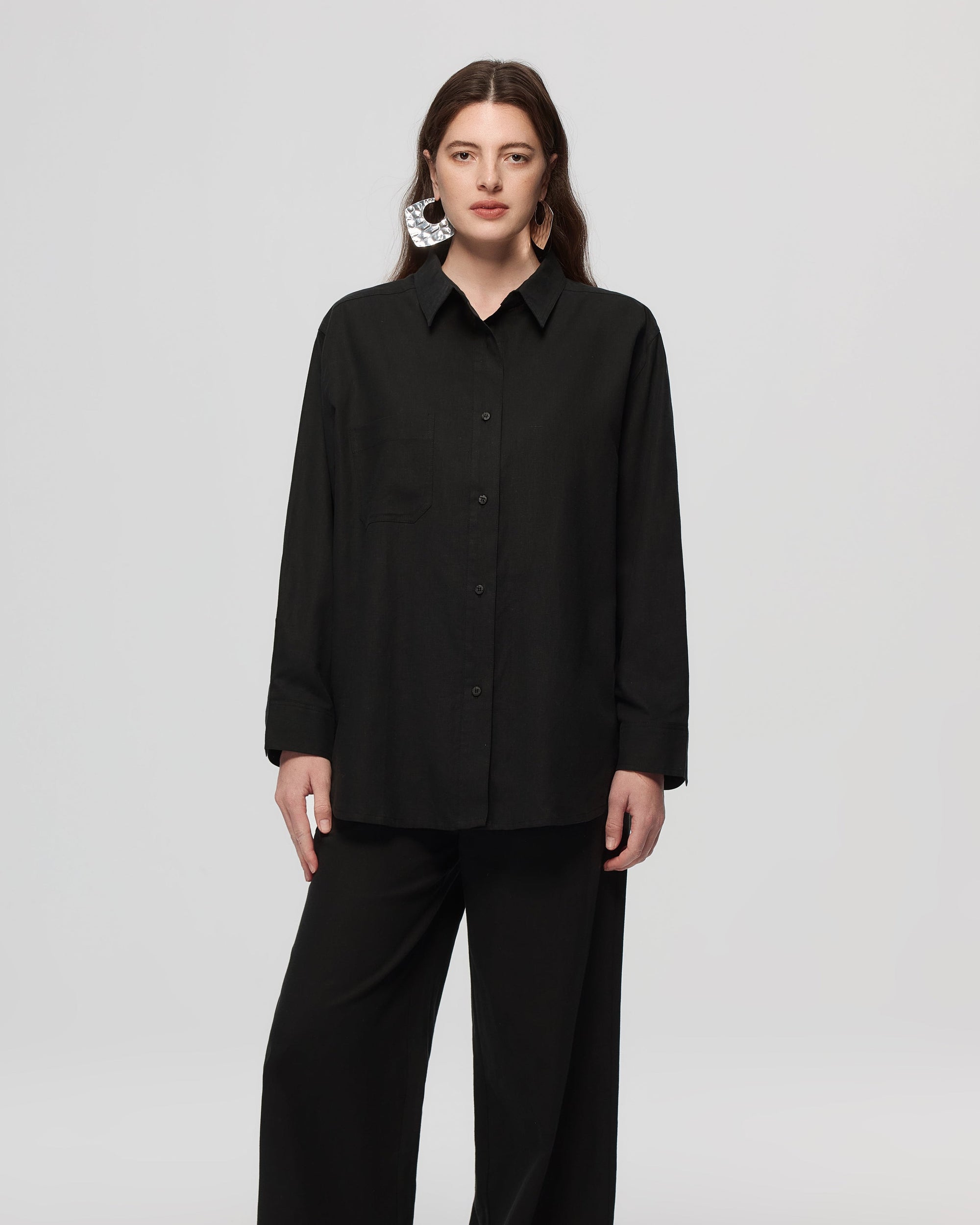 Juana Lyricist Natural Oversized Shirt Black (sustainable hemp–cotton blend) complete look with tailored drape