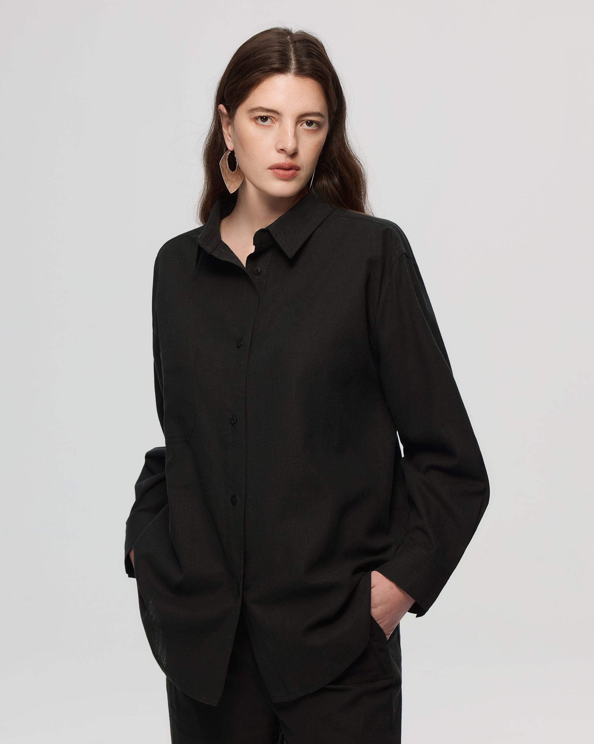 Juana Lyricist Natural Oversized Shirt Black (sustainable hemp–cotton blend) relaxed fit on model