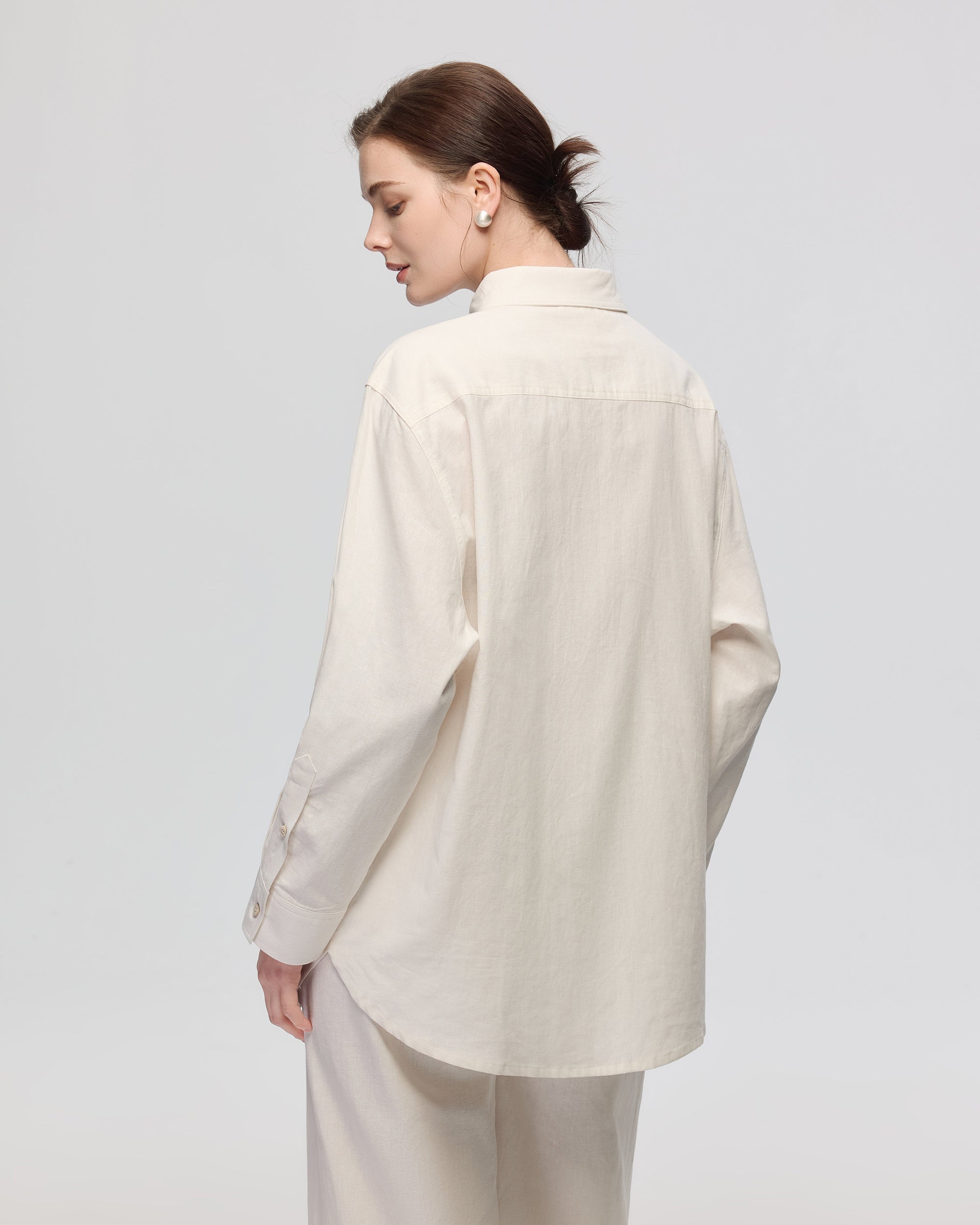 Juana Lyricist Natural Oversized Shirt White (sustainable hemp–cotton blend) back view oversized silhouette