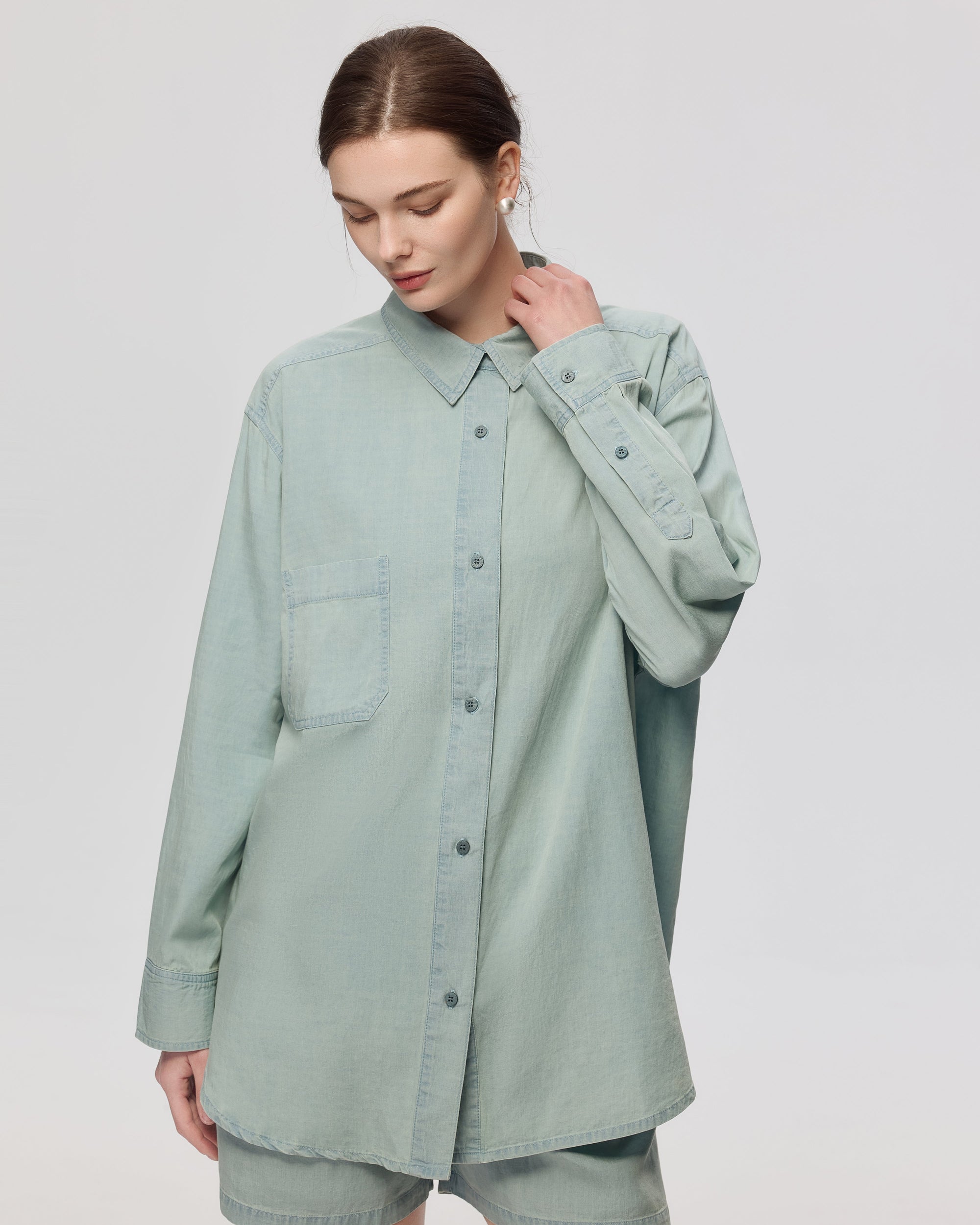 Juana Lyricist Oversized Shirt chambray blue (Sustainable Tencel–Cotton–Hemp) featuring relaxed styling with buttoned front