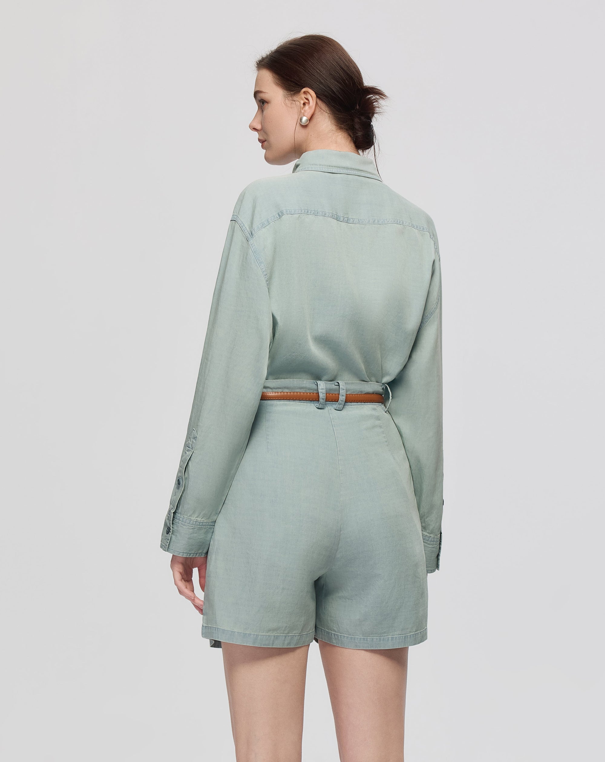 Juana Lyricist Pleated Shorts chambray blue (Sustainable Tencel–Cotton–Hemp) back view showing relaxed silhouette