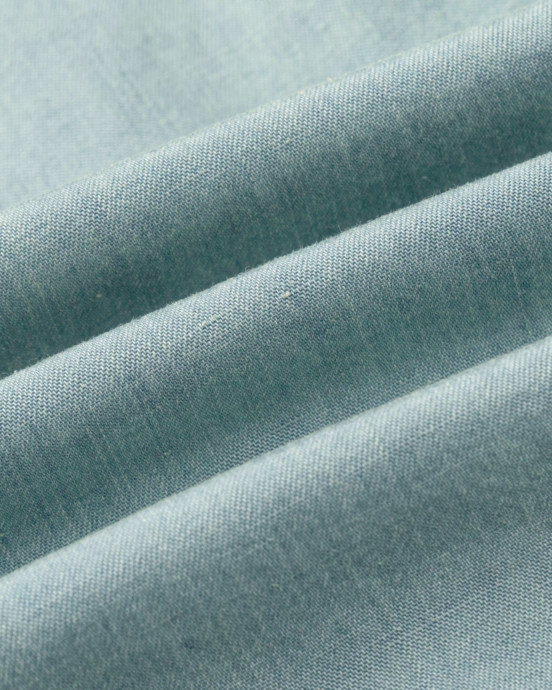 Juana Lyricist Pleated Shorts chambray blue (Sustainable Tencel–Cotton–Hemp) textile detail showing airy twill weave