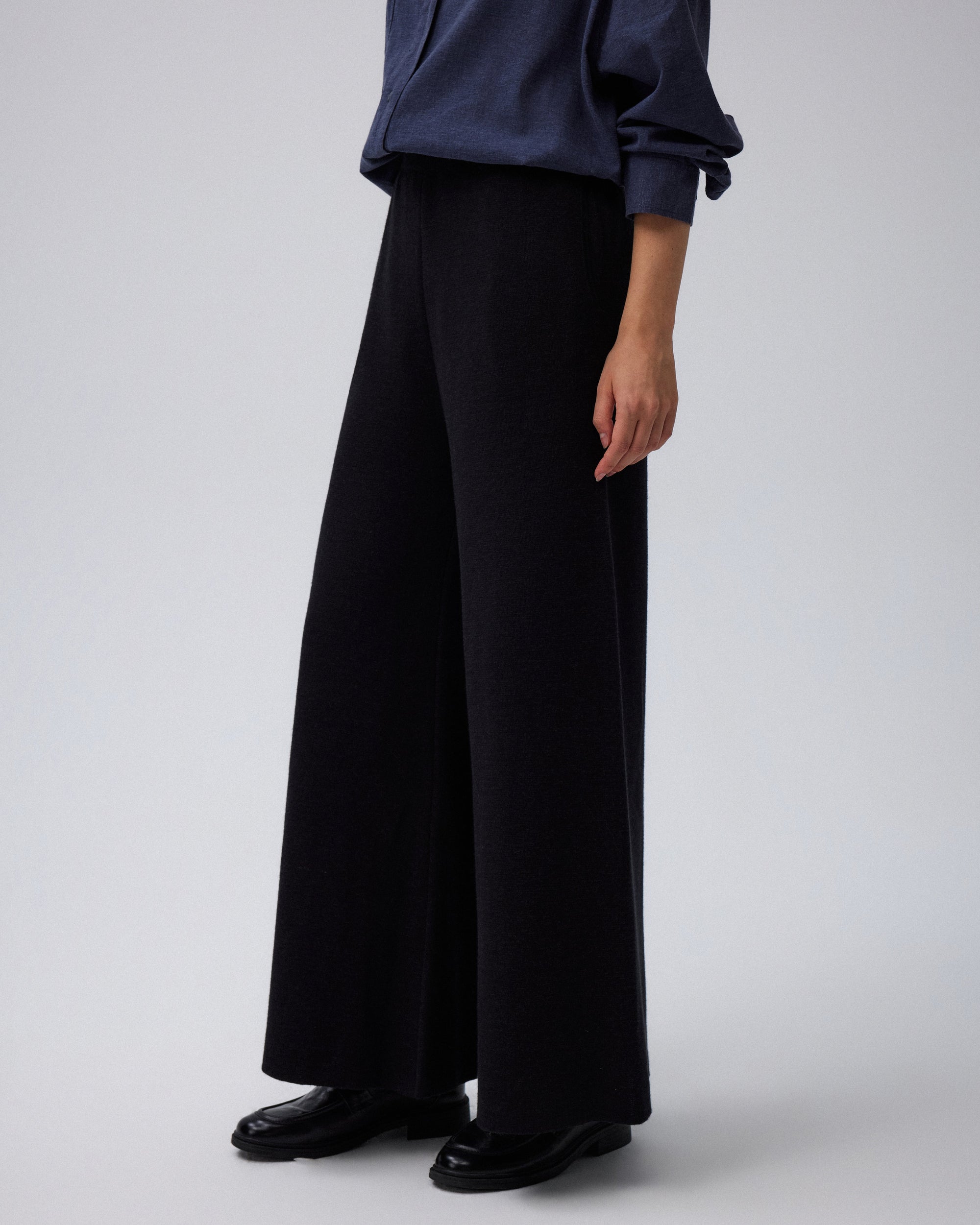 Juana Mid-Rise Cropped Pants in Black (merino wool–hemp–silk) shown in a close-up featuring the hidden side pocket and knit texture.