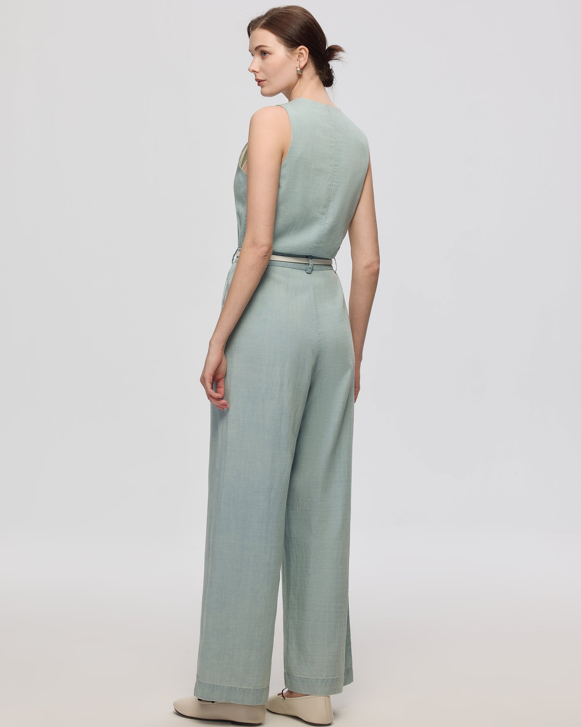Juana Nahla Jumpsuit chambray blue (tencel–cotton–hemp) on model back view showing streamlined fit and wide leg