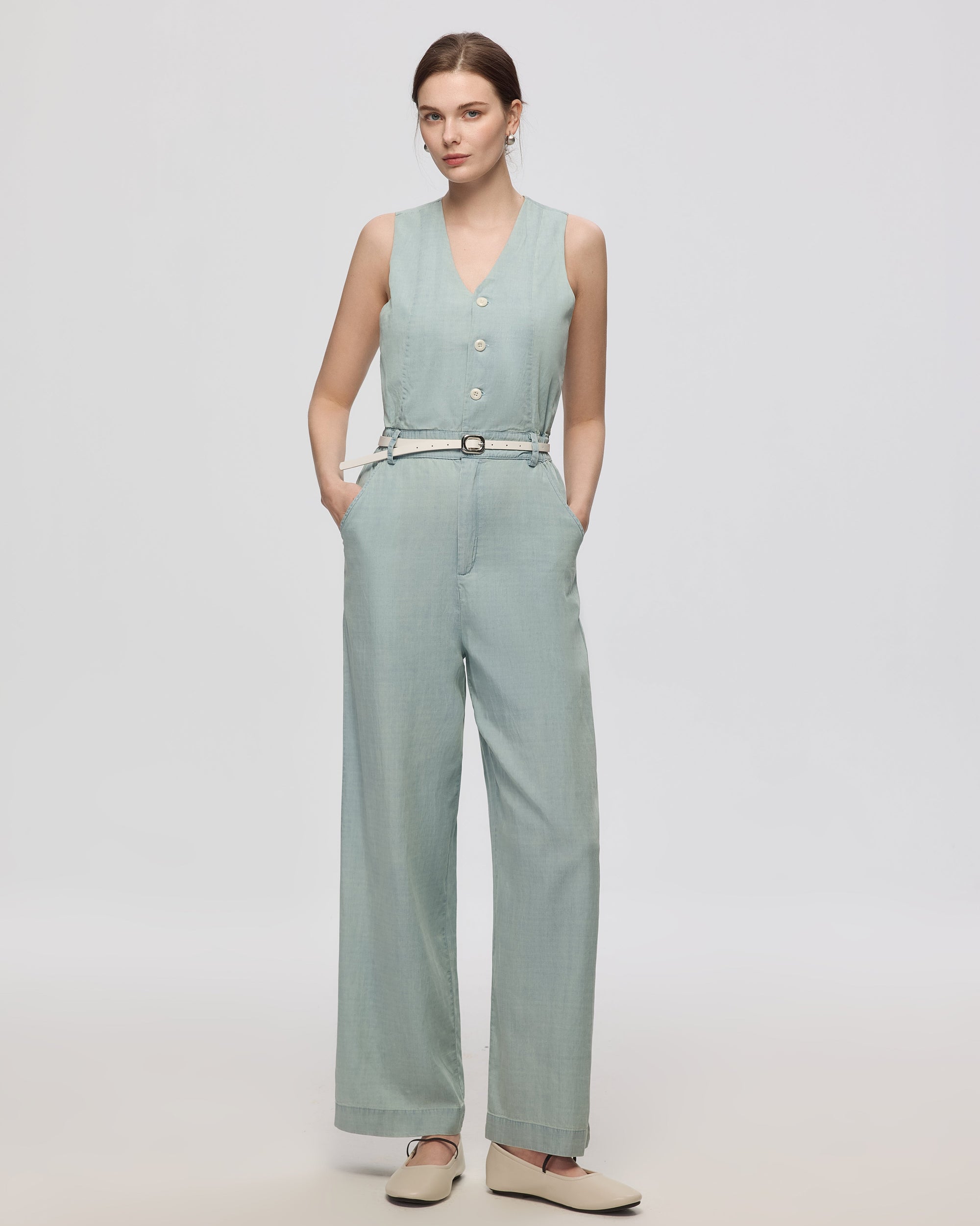 Juana Nahla Jumpsuit chambray blue (tencel–cotton–hemp) on model showing wide leg silhouette and tailored V-neck