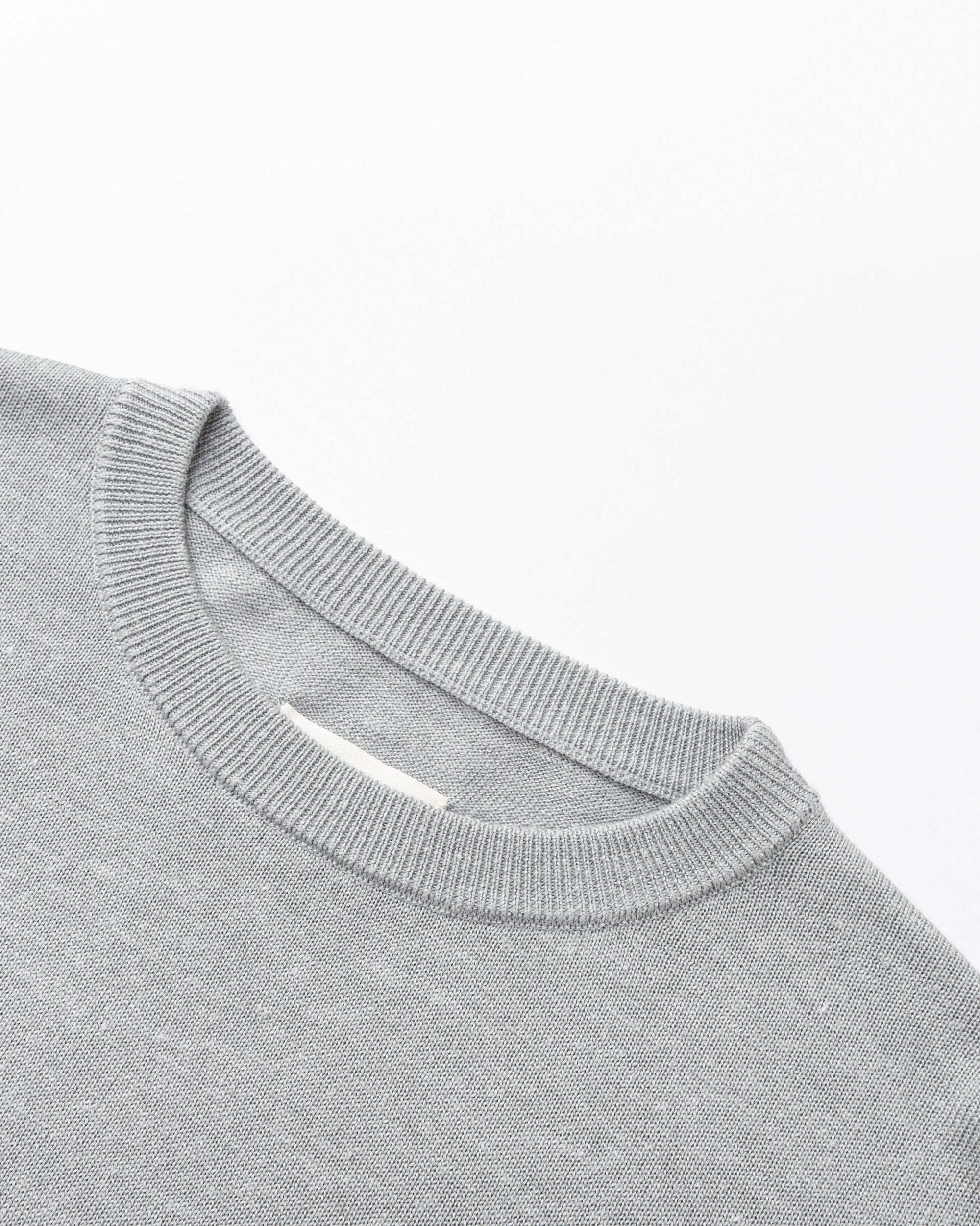 Detail shot of neckline and knit structure on Nilo Knitted Hemp Crewneck (heather gray).