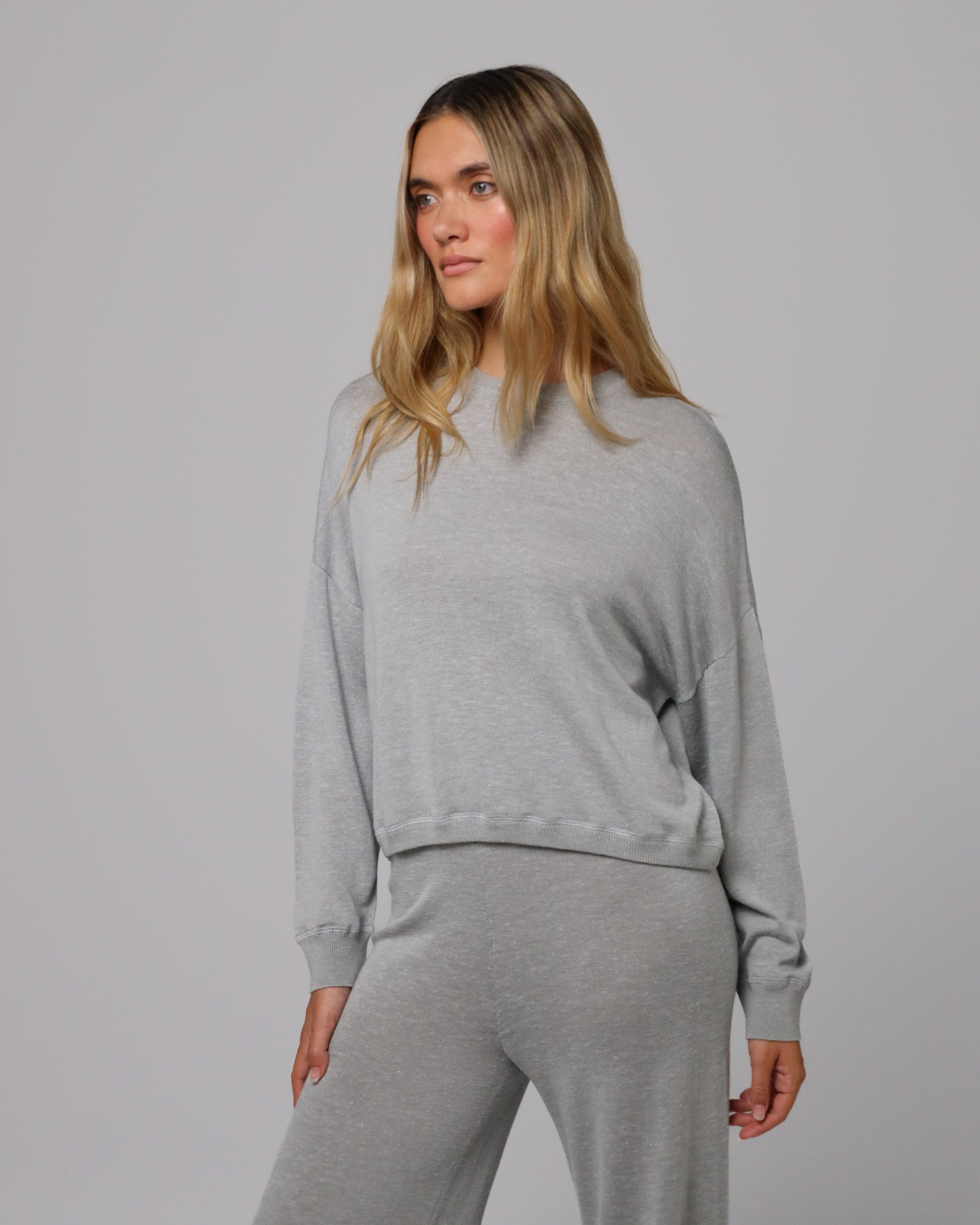 Full-body view of Nilo Knitted Hemp Crewneck (heather gray) paired with matching knit pants.