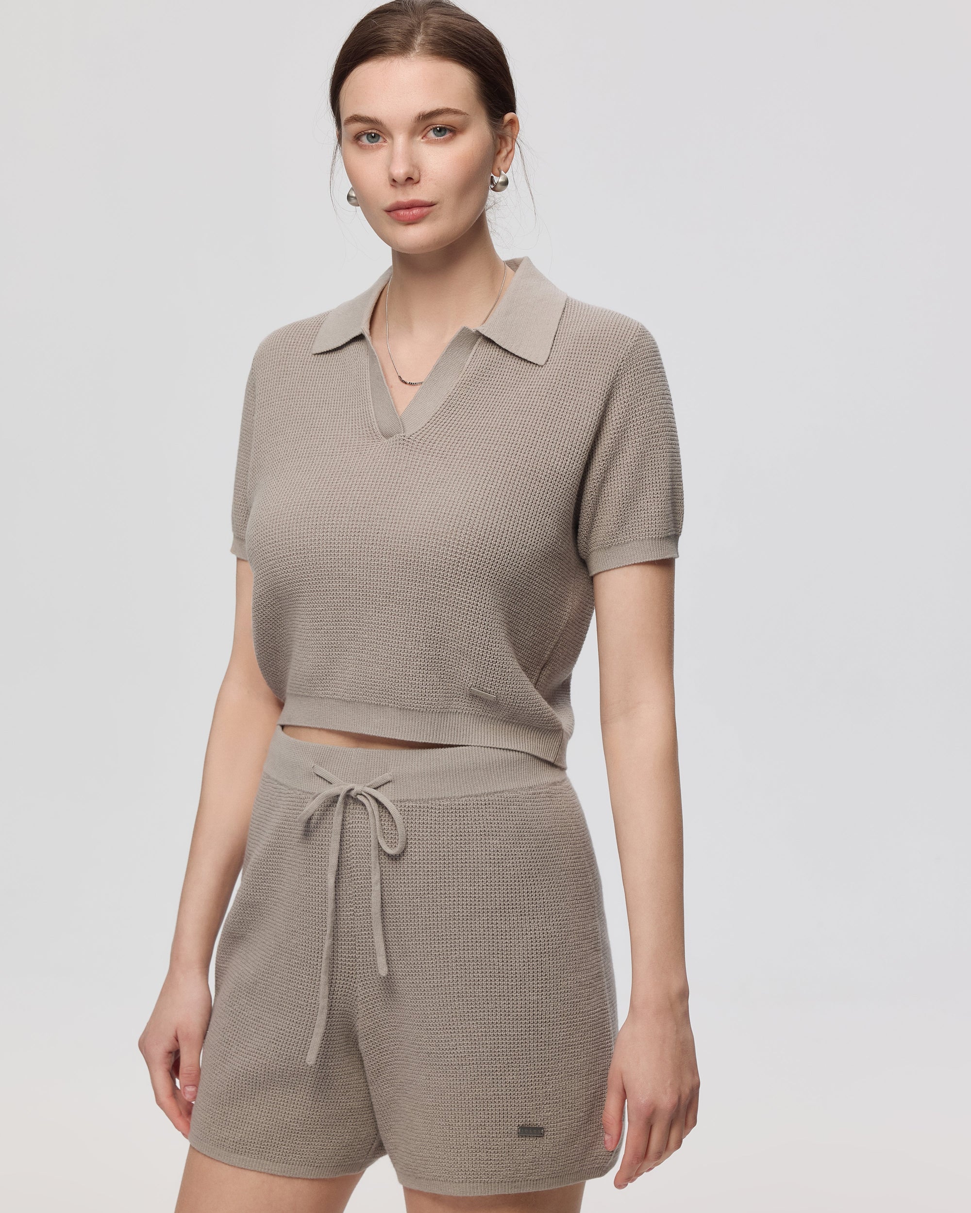 Juana Noa Open Knit Shorts light gray (cotton–hemp) model main showing relaxed fit and elastic waistband