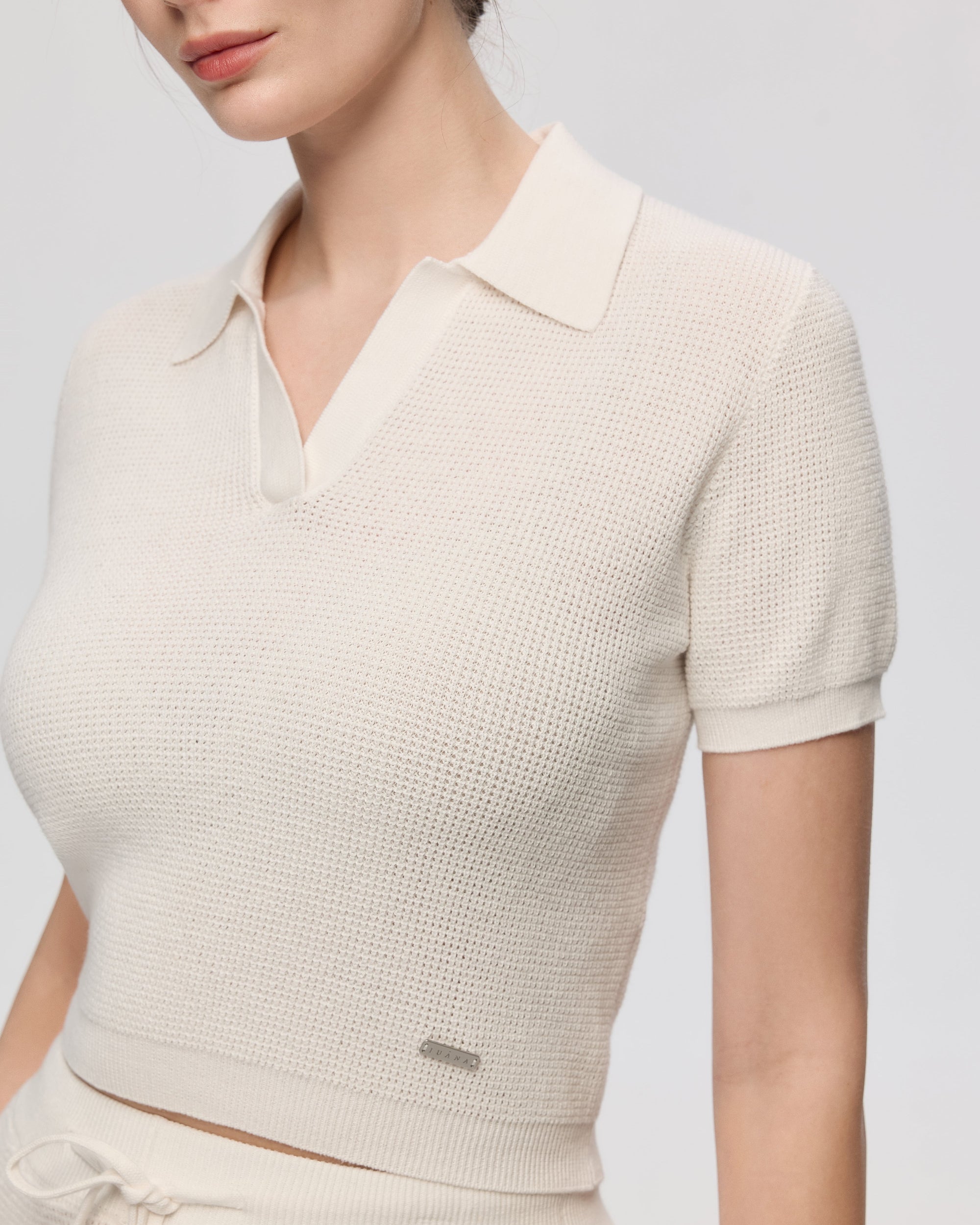 Juana Noa Open Knit Top cream (sustainable cotton–hemp) on-model detail of Johnny collar and open knit