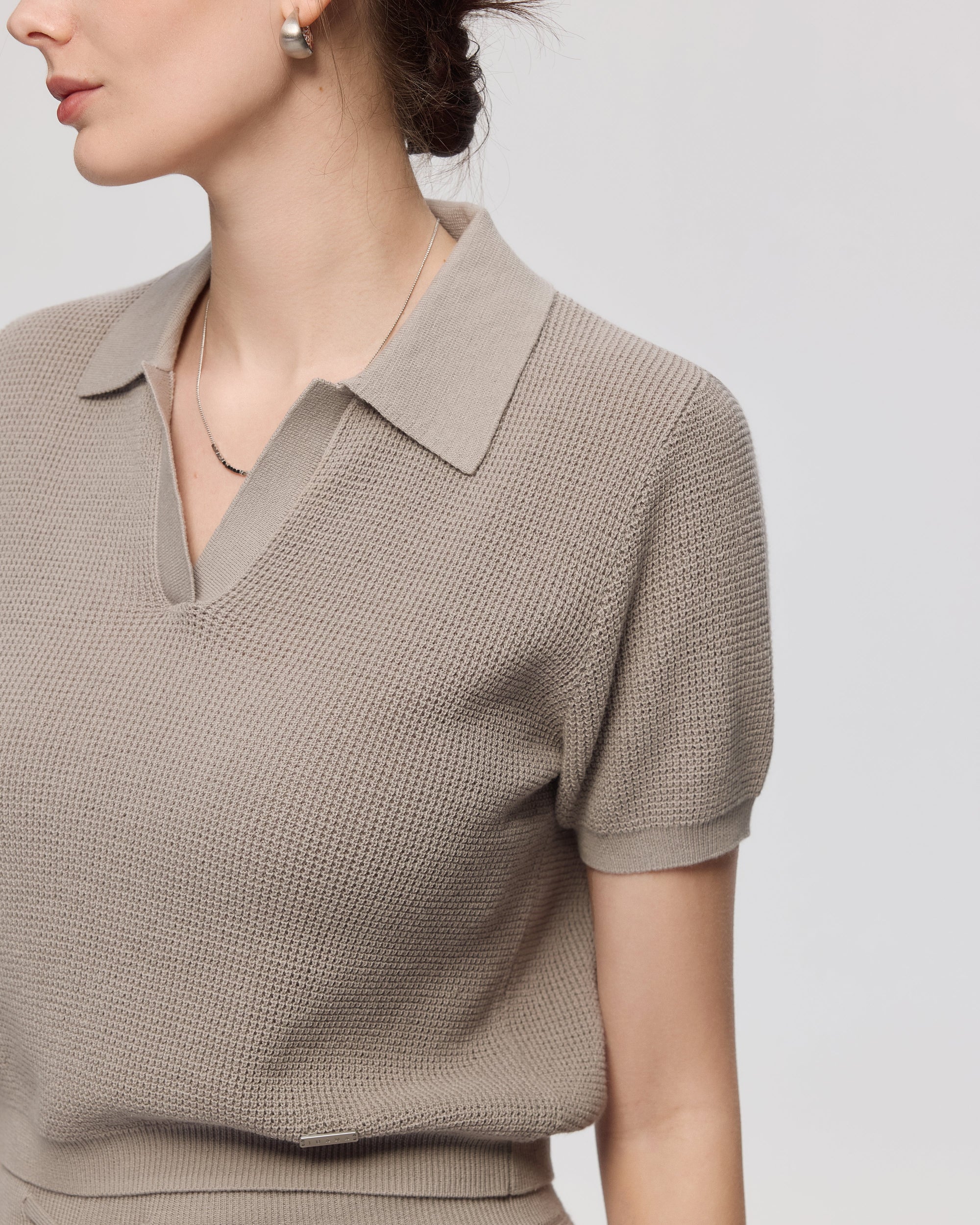 juana-noa-open-knit-top-light-gray-model-details