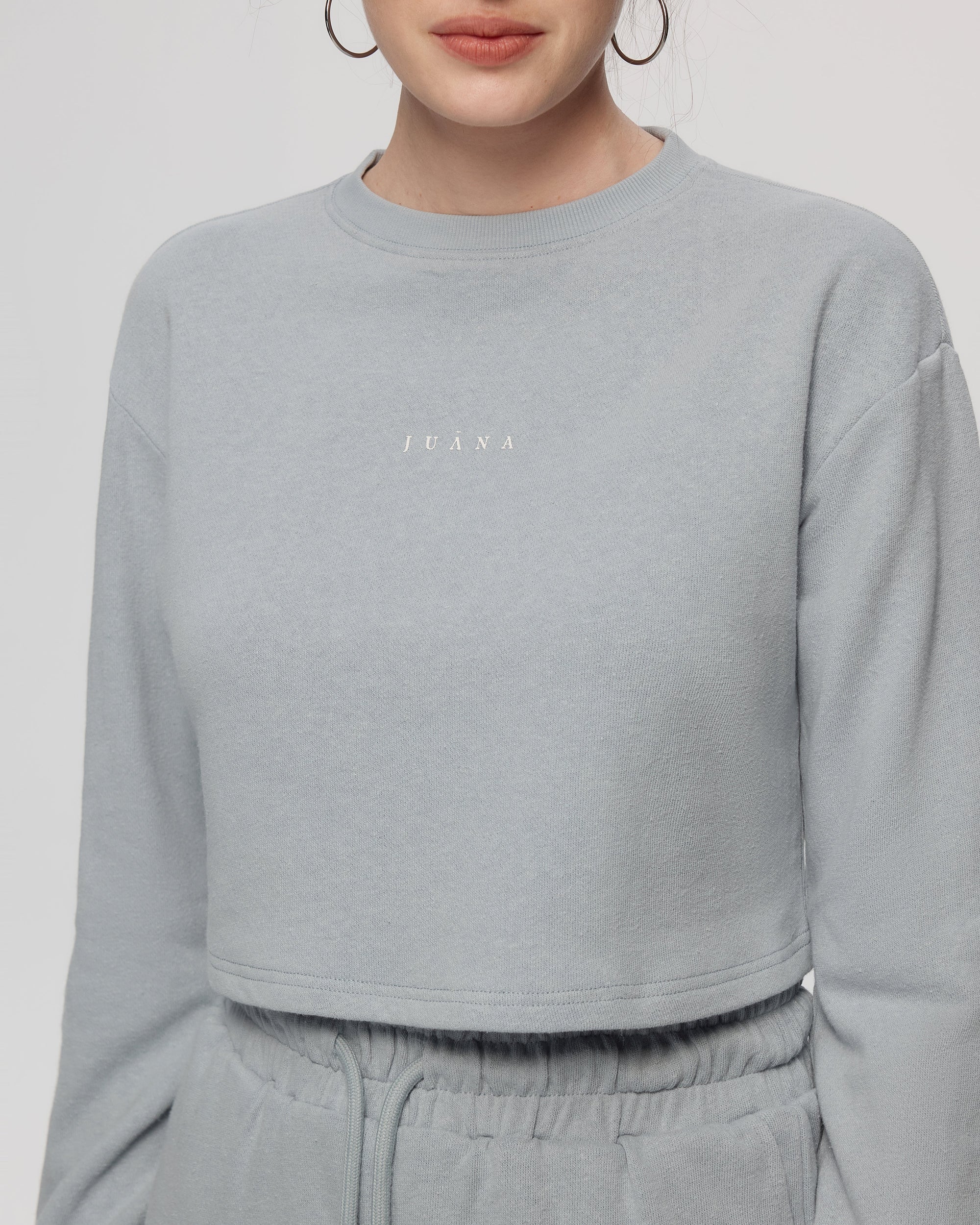 Juana Off Hours Natural Crewneck Sweater Light Blue (hemp–organic cotton) neckline and rib finish detail