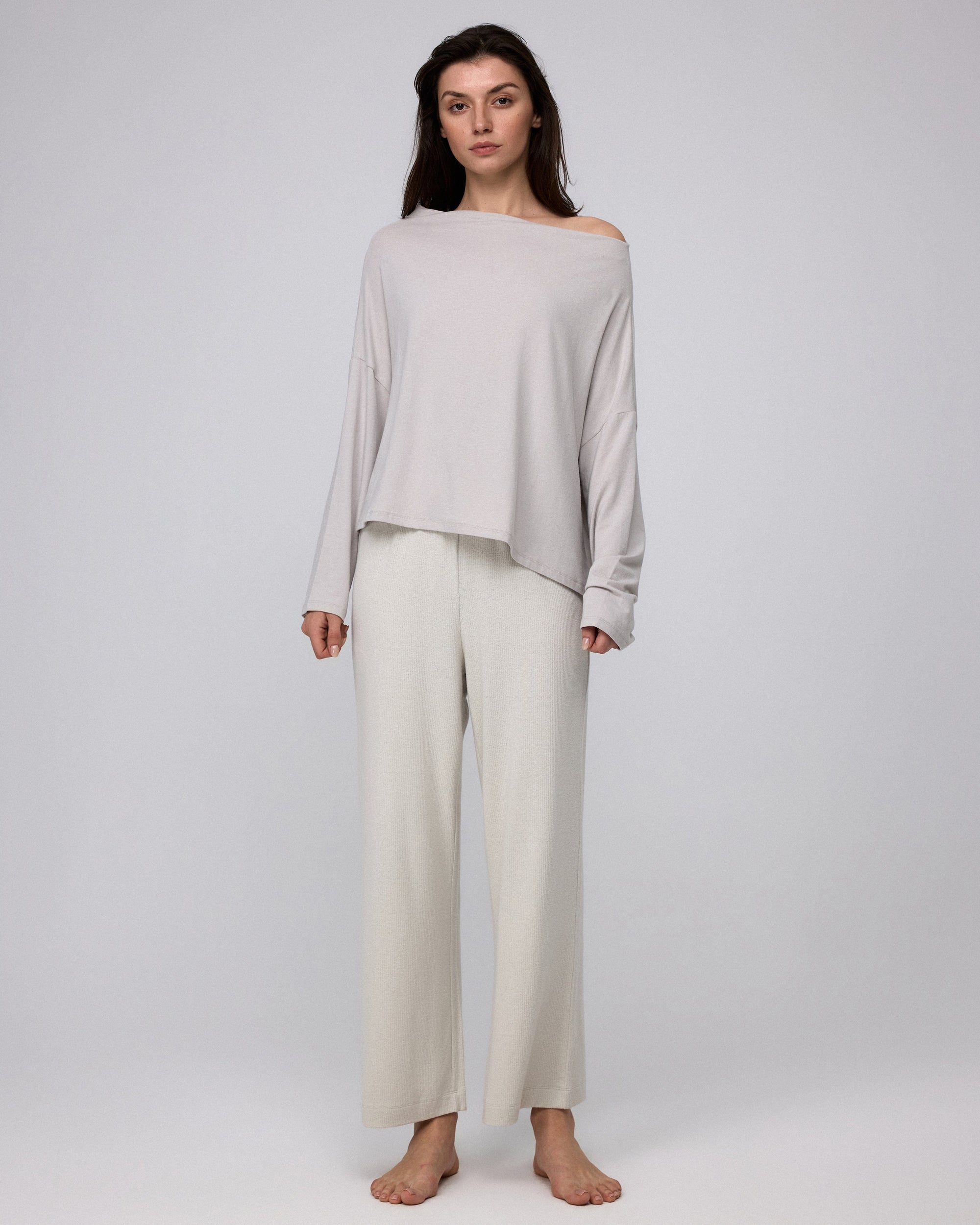 Juana Selene Lounge Pants cement (hemp–tencel–spandex) model look with clean pull-on waistband