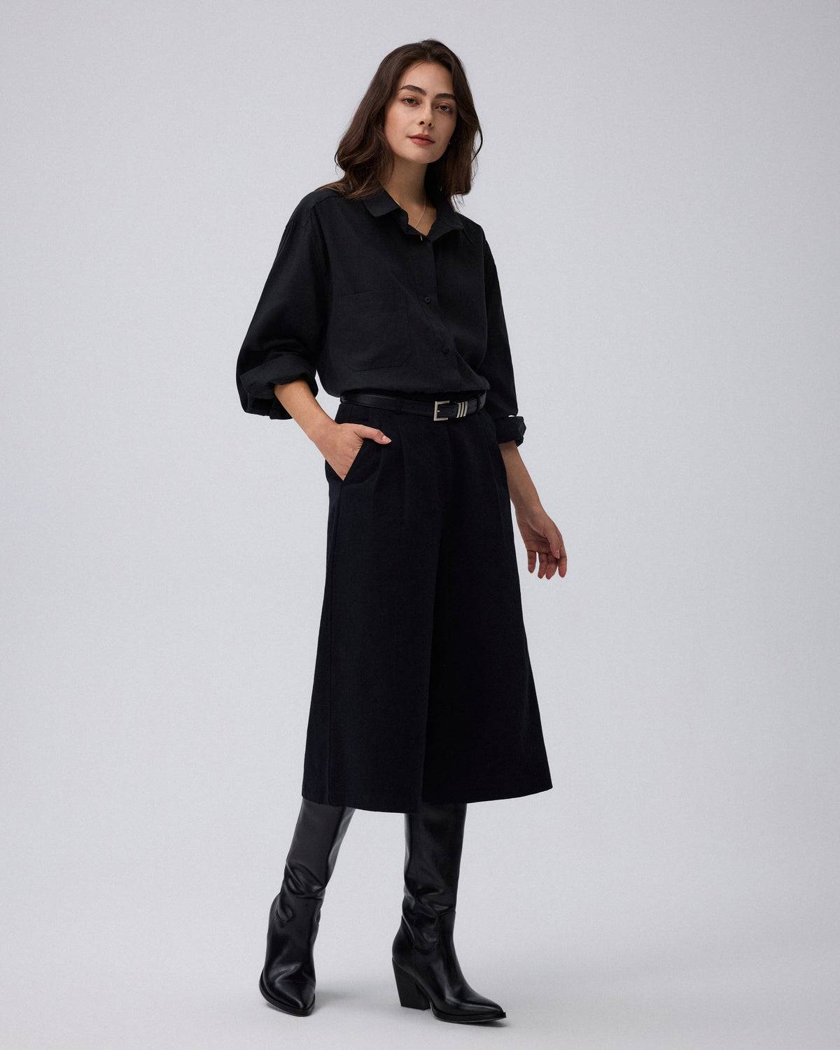 Juana Wide Leg Culotte Shorts Black (hemp–cotton) styled in a complete outfit with the narrow waistband visible