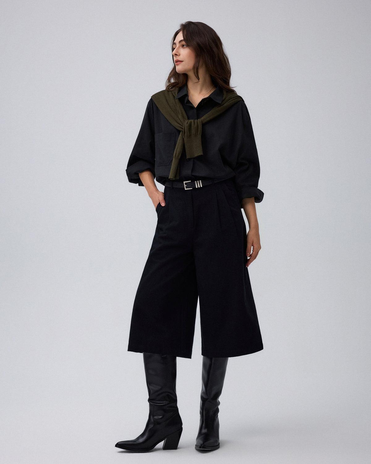 Juana Wide Leg Culotte Shorts Black (hemp–cotton) worn in the main front view with a cropped wide-leg silhouette
