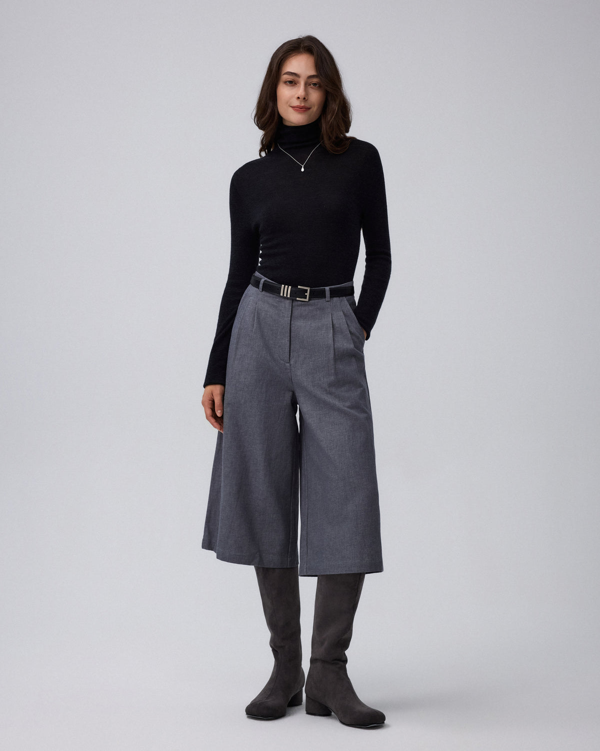 Juana Wide Leg Culotte Shorts Riverstone (hemp–cotton) worn in the main front view with a cropped wide-leg silhouette
