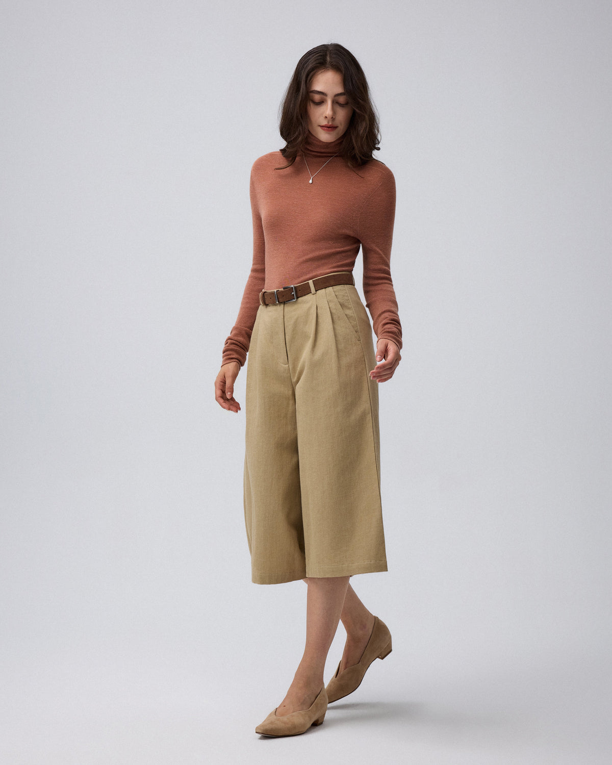 Juana Wide Leg Culotte Shorts Sand (hemp–cotton) styled in a polished daytime look with front pleats visible