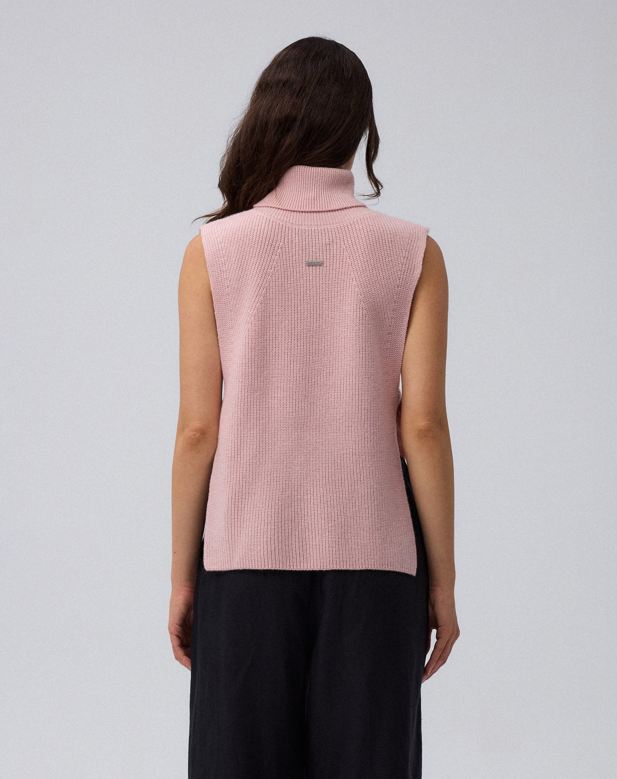 Juana Wool Cashmere Sweater Vest in Rose (wool–cashmere) worn in a back view showing the stepped hem.