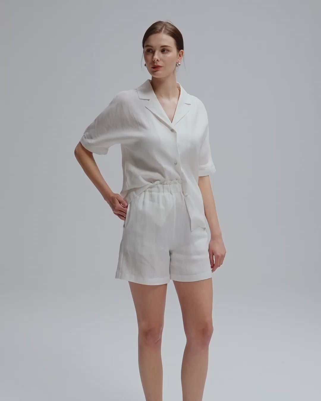 Juana Hemp Pull-on Shorts white (hemp–hemp) 360 video showing fit and movement