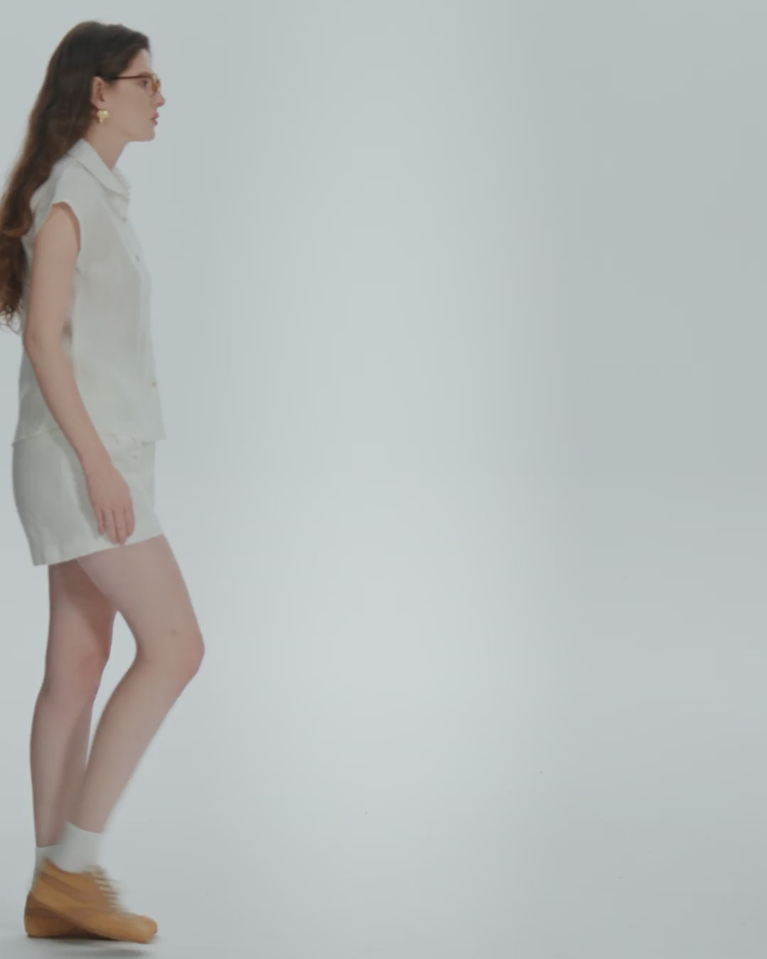 Juana Hemp Retreat Top white (hemp) 360 view showing sleeveless button-up shape