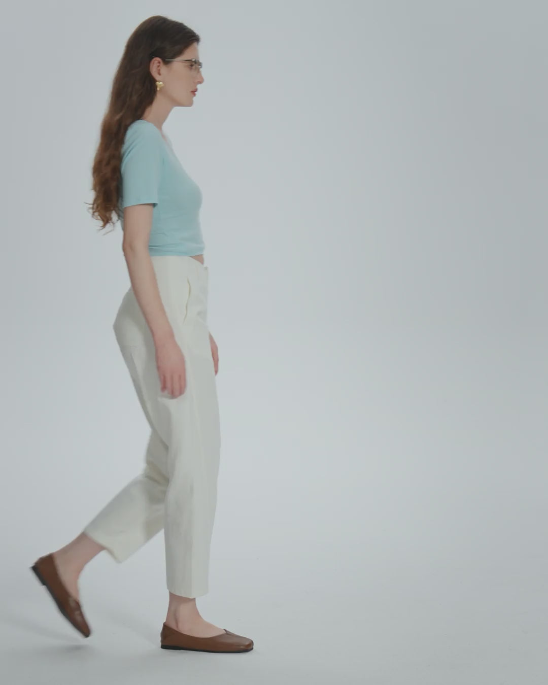 Juana Classics Squareneck T-Shirt sky blue (organic cotton–hemp) 360 view highlighting square neckline