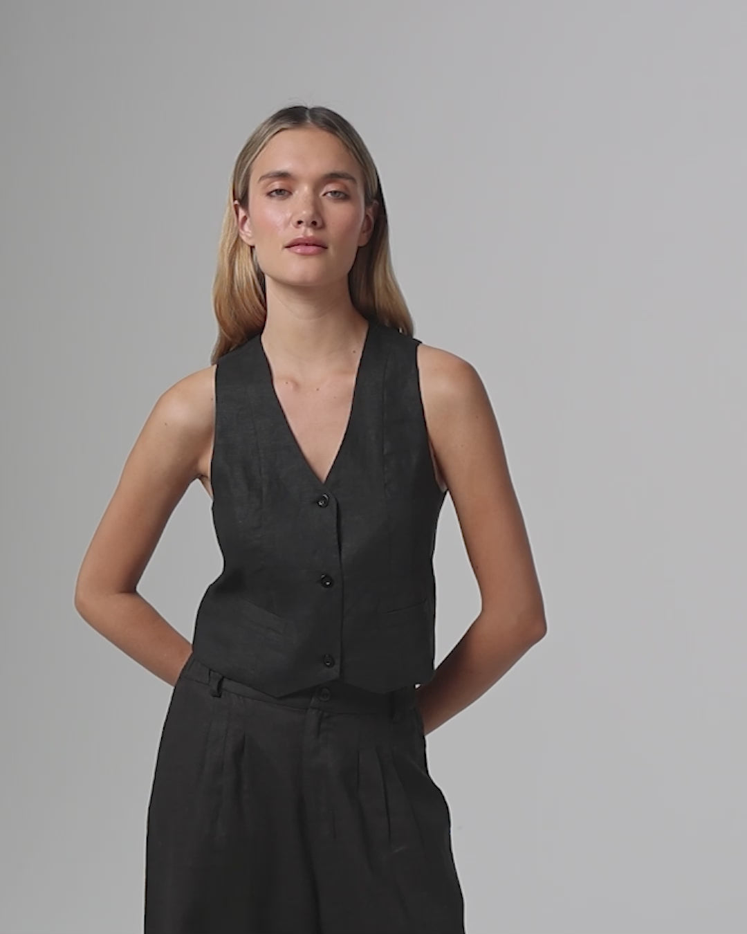 360-degree video of model wearing Juana Hemp Tailored Vest (natural), showing fit and movement.