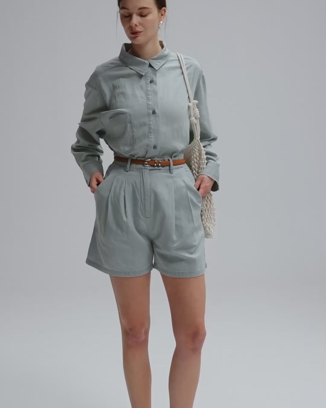 Juana Lyricist Pleated Shorts chambray blue (Sustainable Tencel–Cotton–Hemp) 360 view highlighting pleated front and relaxed fit