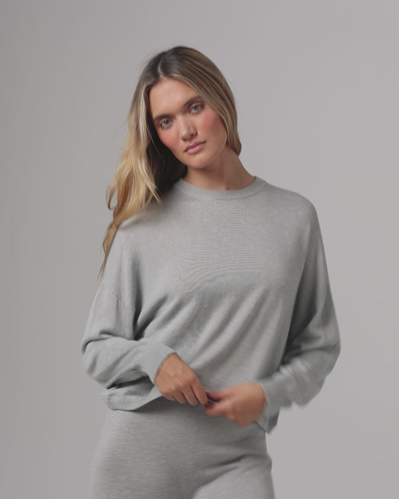 360-degree video of model wearing Nilo Knitted Hemp Crewneck (heather gray), showing fit and movement.