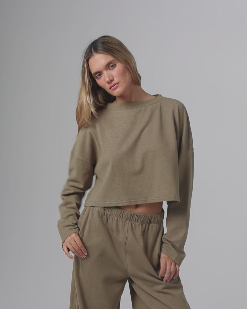 360-degree video of model wearing Juana Aera Organic Cotton Boxy Sweater, showing fit and movement.